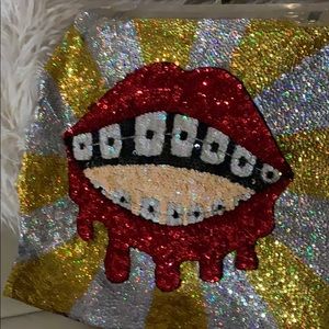 Skirt black silver and red lip